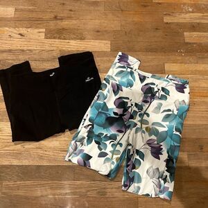 Pair of athletic yoga leggings capri size small